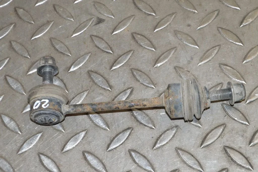 Łącznik stabilizatora tylnego – lewa