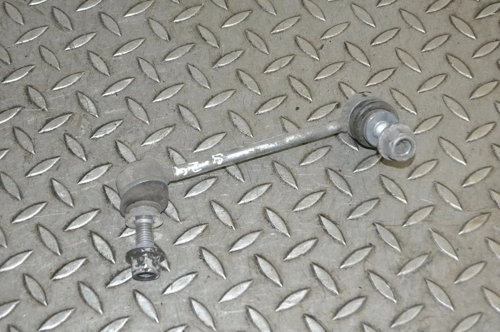Łącznik stabilizatora tylnego – Land Rover Discovery Sport (2014-)
