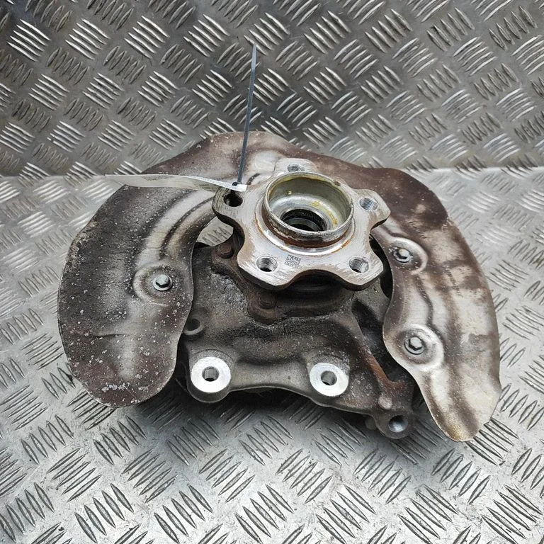 Rear wheel hub 6886952