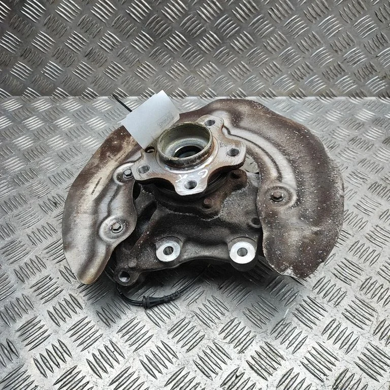 Rear wheel hub 6892868