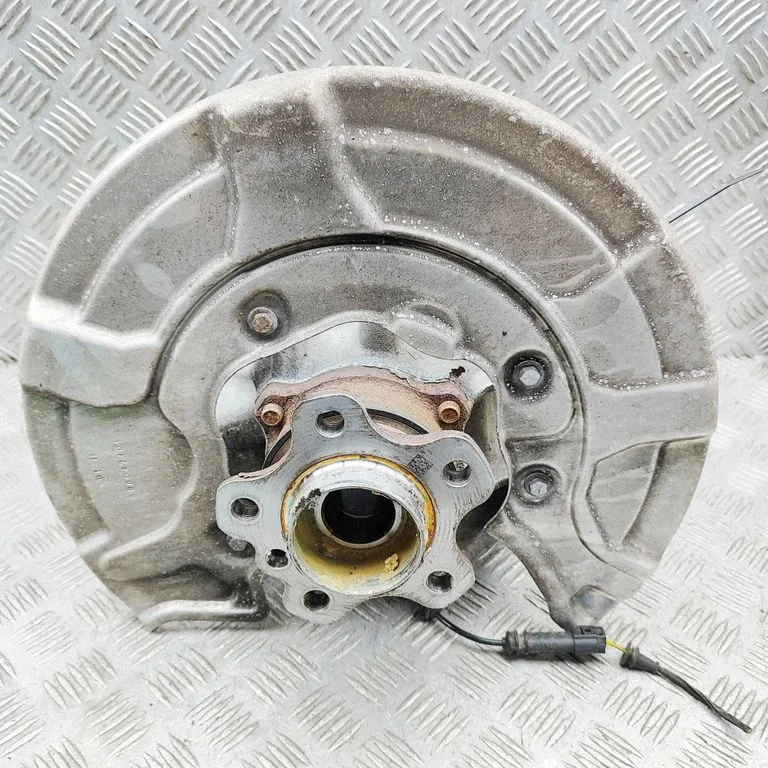 Rear wheel hub 6876652
