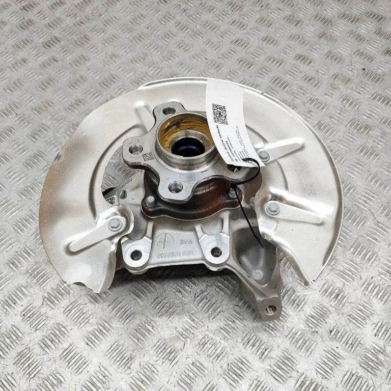 Rear wheel hub 6876654