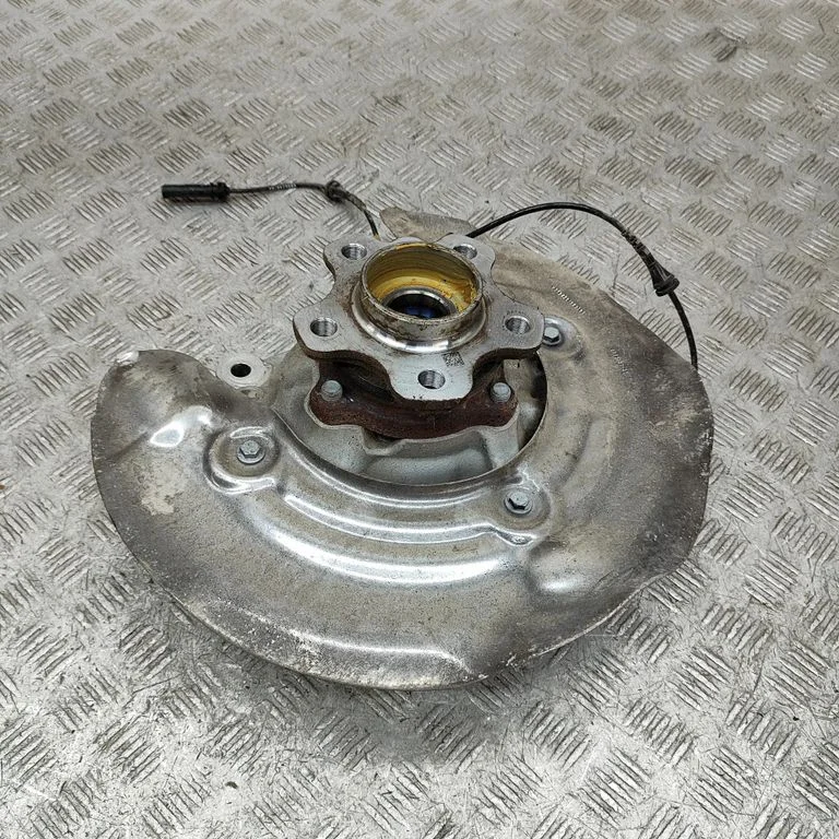 Rear wheel hub 6886952