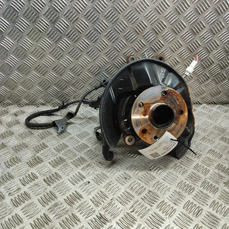 Tagumine rumm – Toyota Prius (XV60) (2023-)