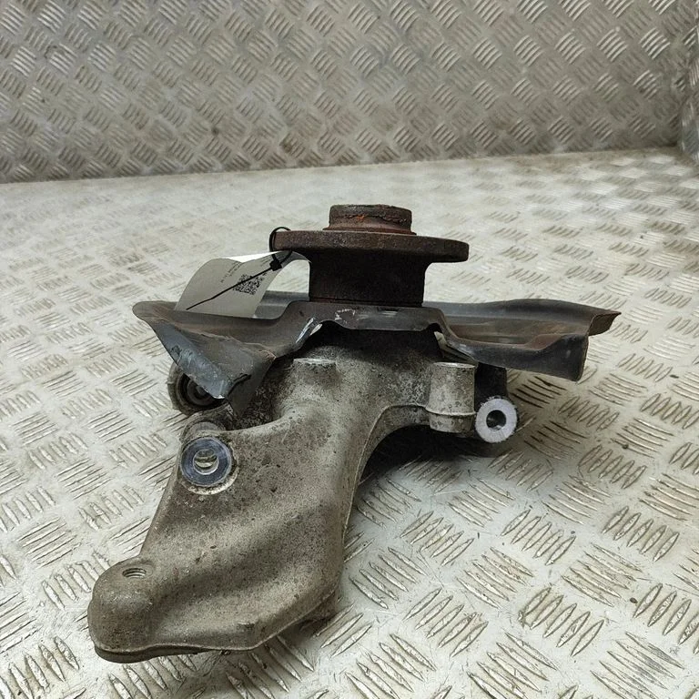 Tagumine rumm 3Q0615612A