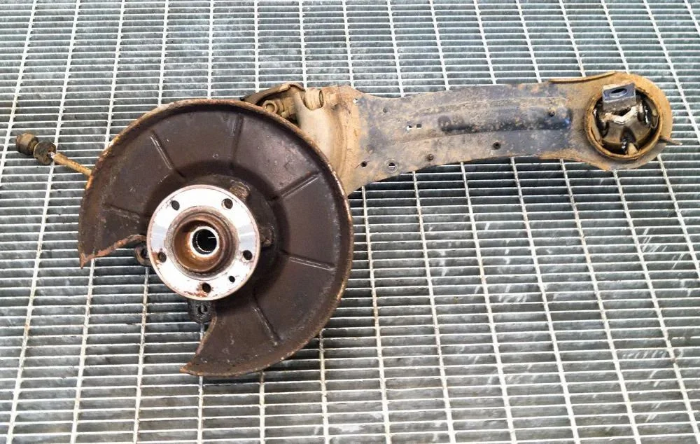 Rear wheel hub – left