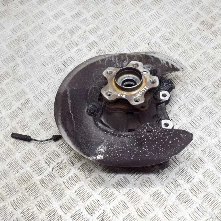 Rear wheel hub 6898480