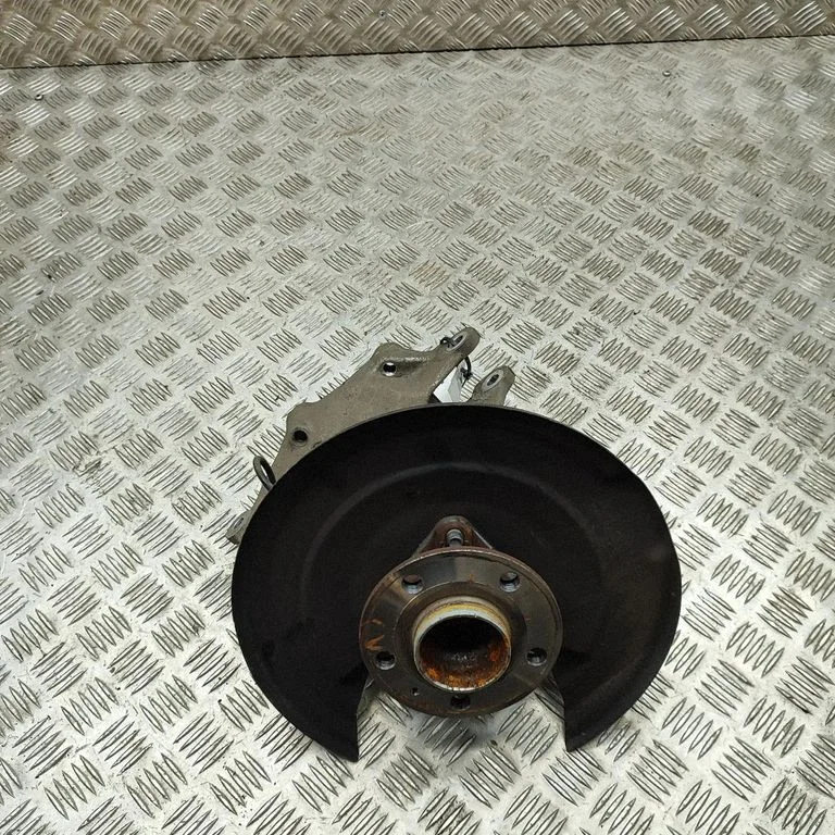 Rear wheel hub 32217485
