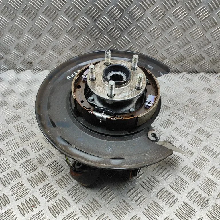 Rear wheel hub SU00310803