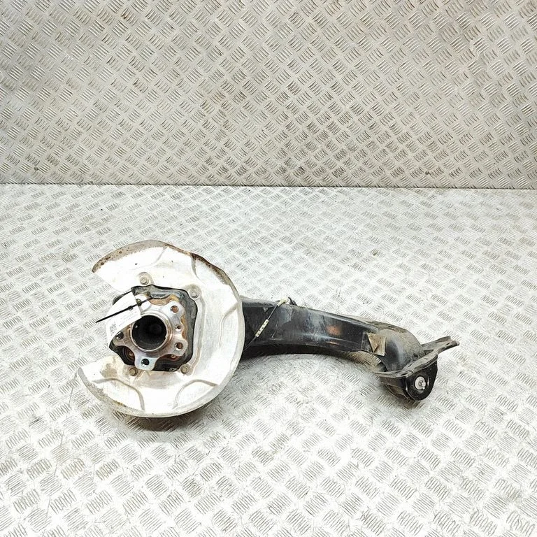 Rear wheel hub 6899176