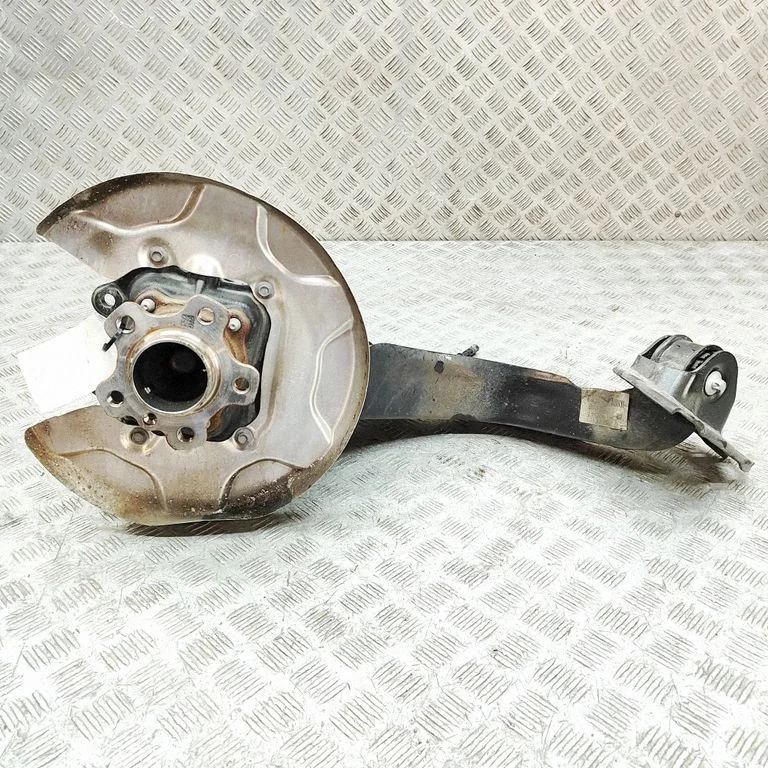 Rear wheel hub 6899176