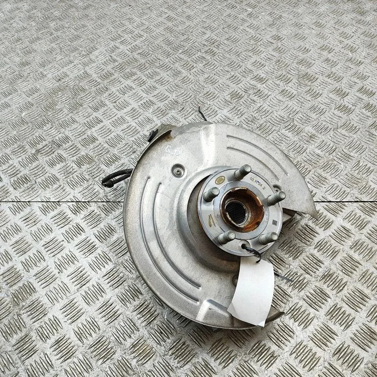 Rear wheel hub M8D25A968AB