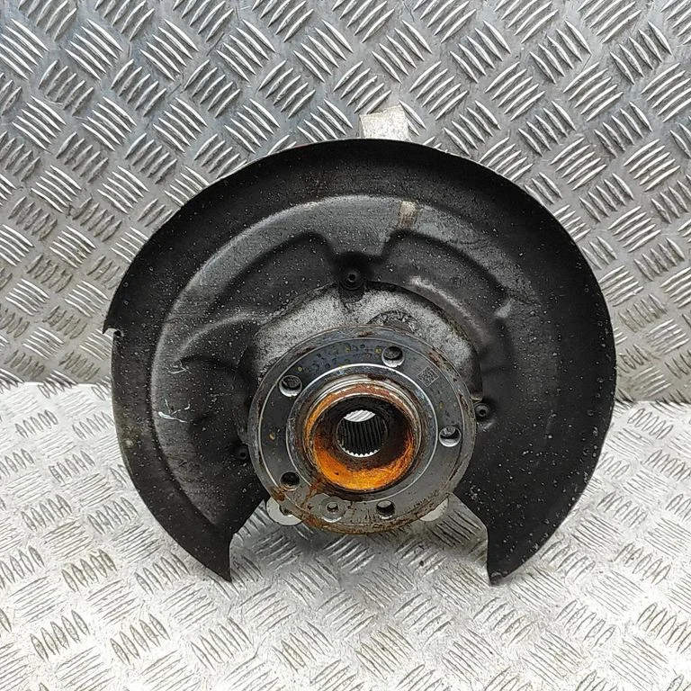 Tagumine rumm M8E25A969AD