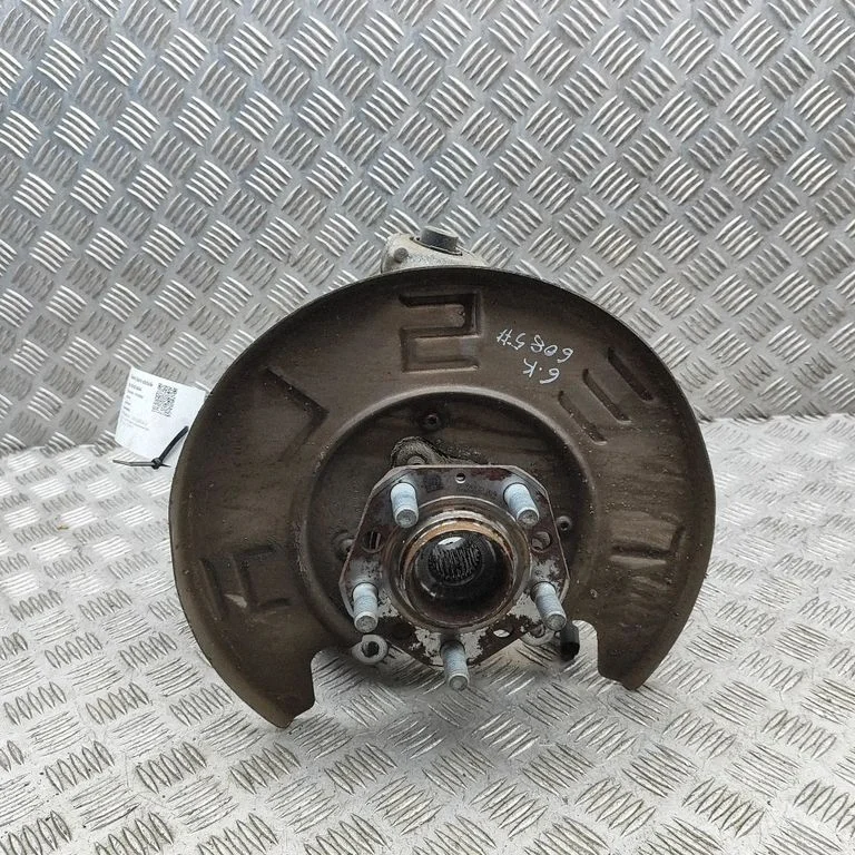 Rear wheel hub – Tesla Model S (2012-)