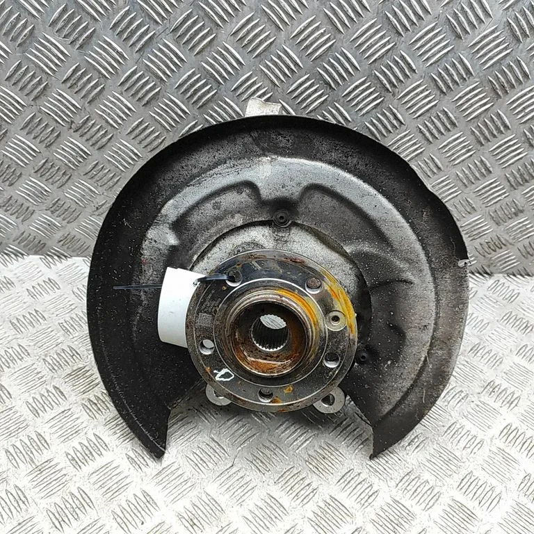 Tagumine rumm M8E25A968AD