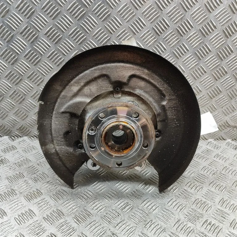 Rear wheel hub M9R32C300AC