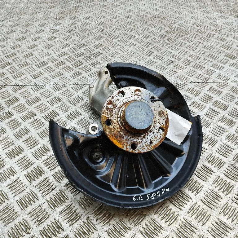 Tagumine rumm 5QF505434D