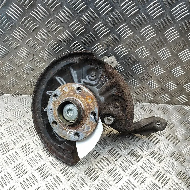 Tagumine rumm 5QA505433B