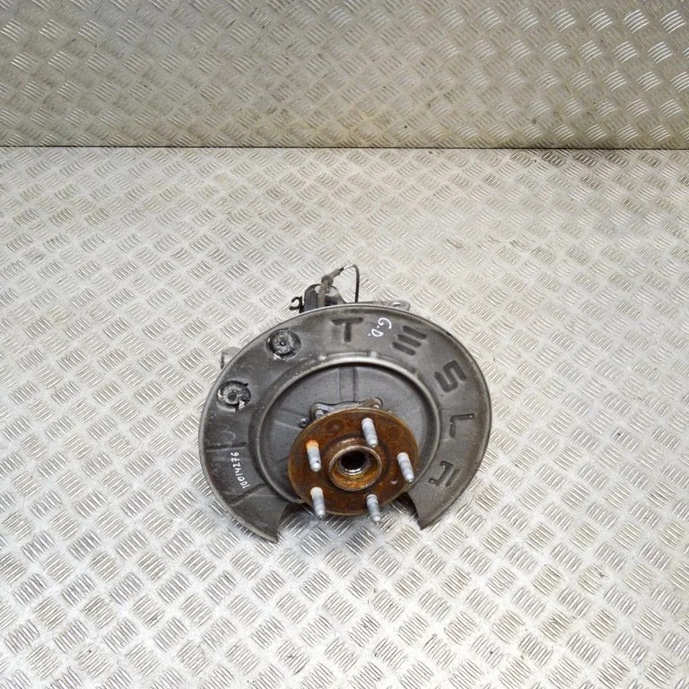 Rear wheel hub – Tesla Model S (2012-)
