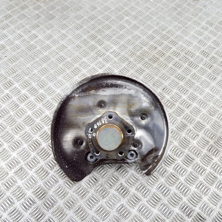 Aizmugurējā rumba 8W0615612D