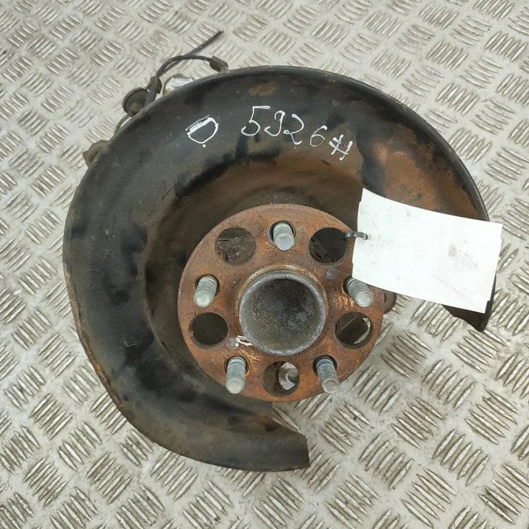 Tagumine rumm – Toyota Prius (XW50) (2015-2023)