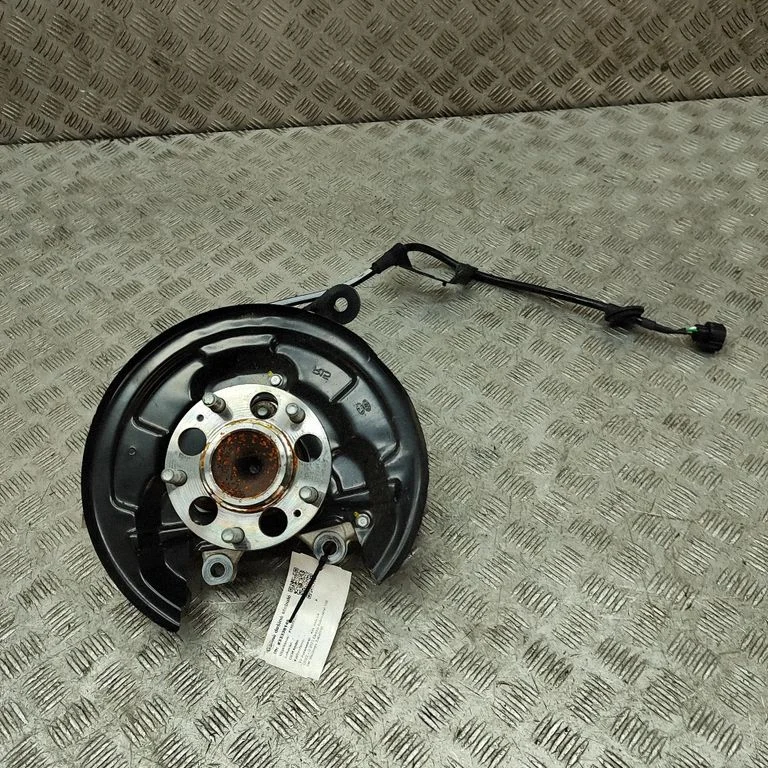 Rear wheel hub 52711AT000