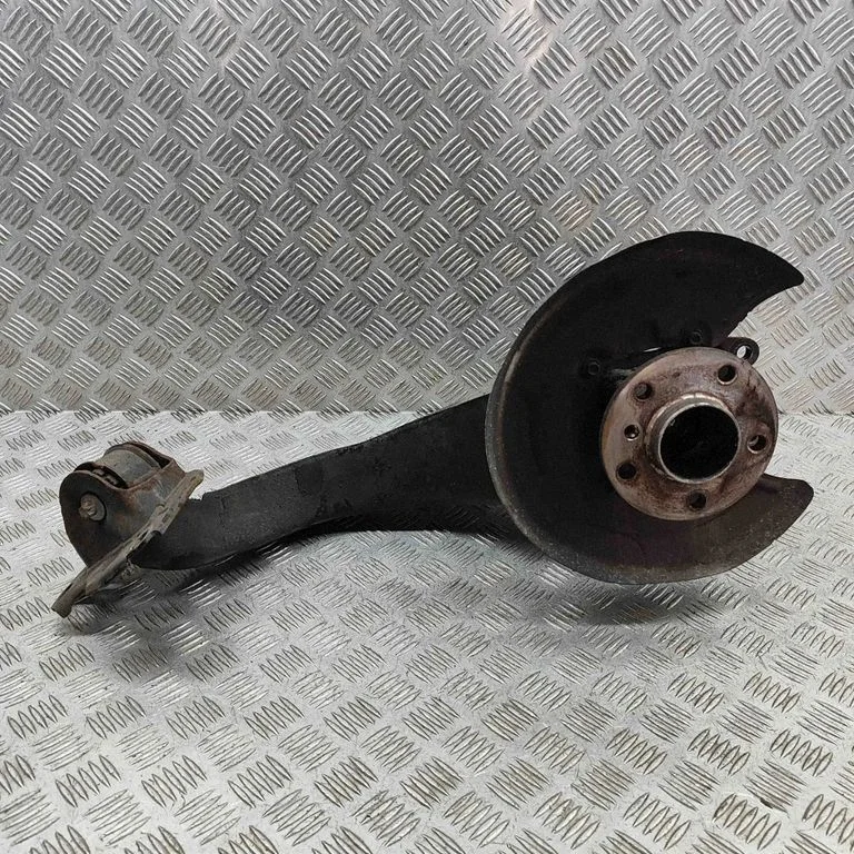 Rear wheel hub 8842879
