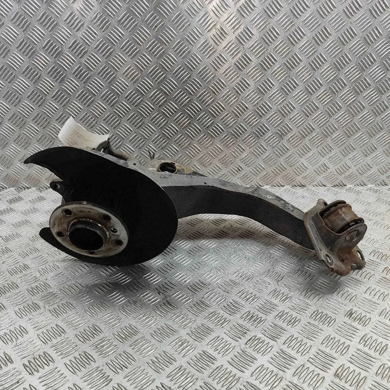 Rear wheel hub 6858086