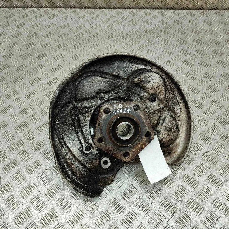 Tagumine rumm 8W0505432Q