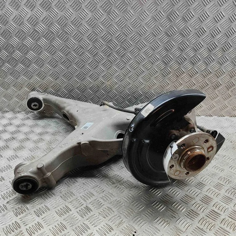 Tagumine rumm 7T0501071C