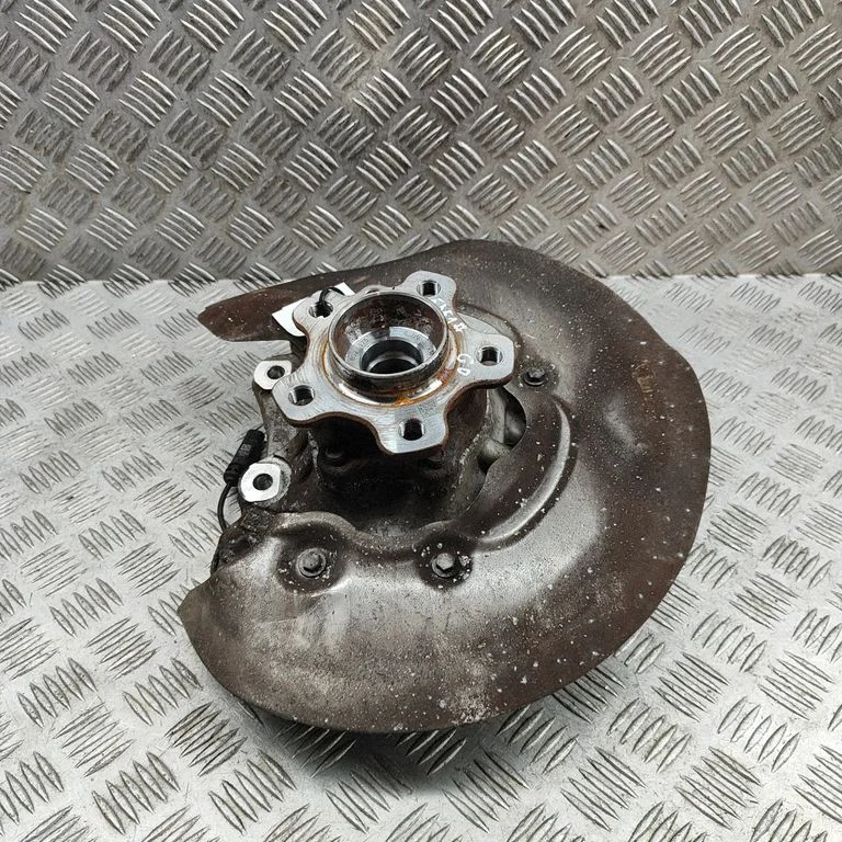Rear wheel hub 6898480