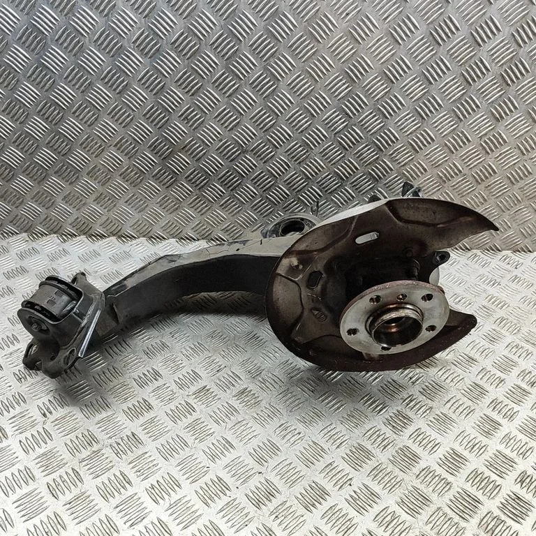 Rear wheel hub 6799740