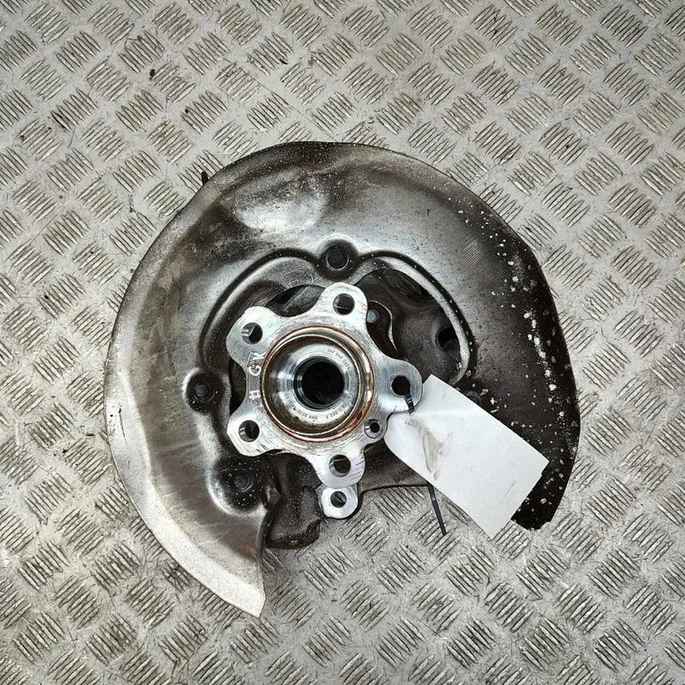 Rear wheel hub 6899303