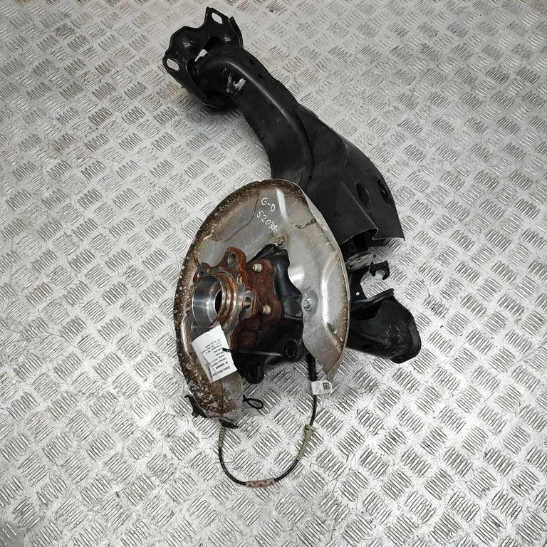Rear wheel hub 6894208
