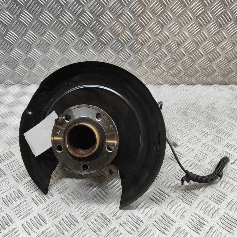 Rear wheel hub 32217484