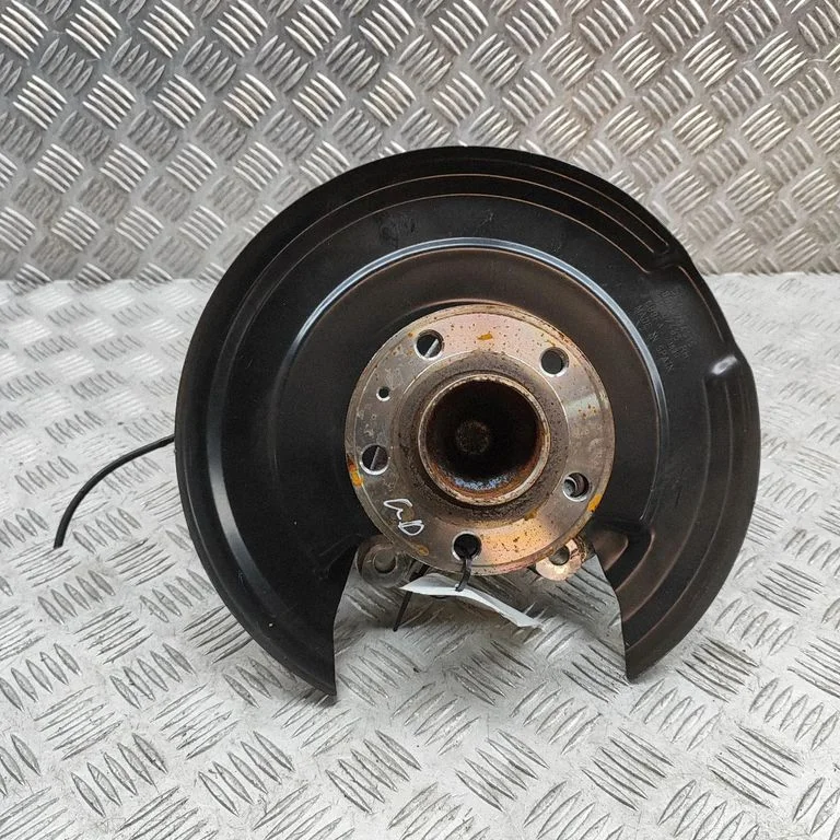 Rear wheel hub 32217485