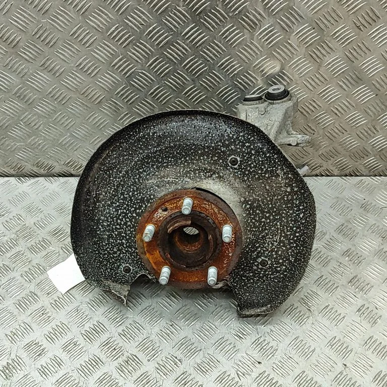 Rear wheel hub LR142583