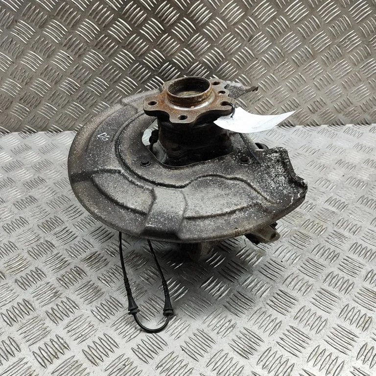 Rear wheel hub 6876654