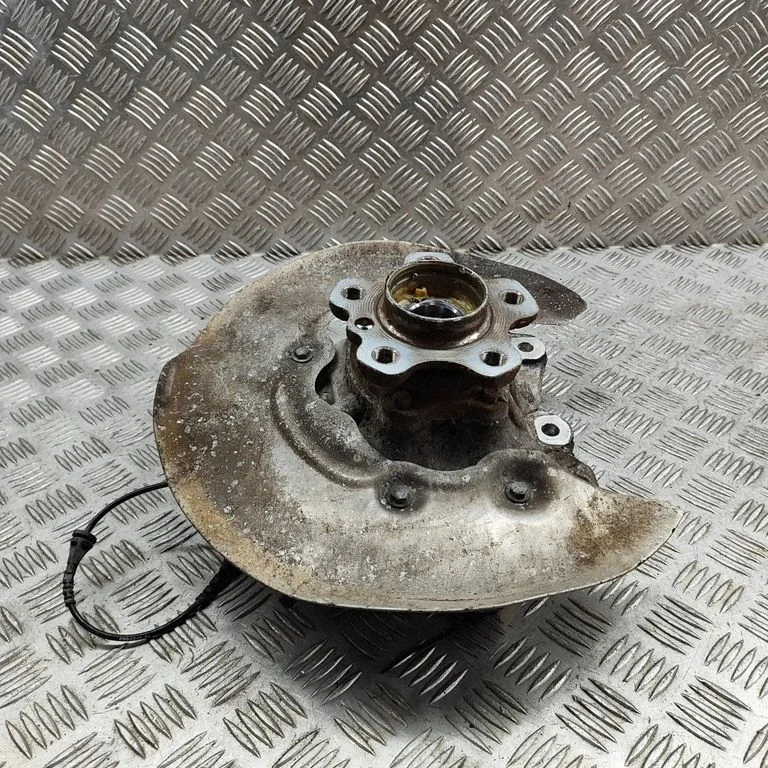 Rear wheel hub 6869788