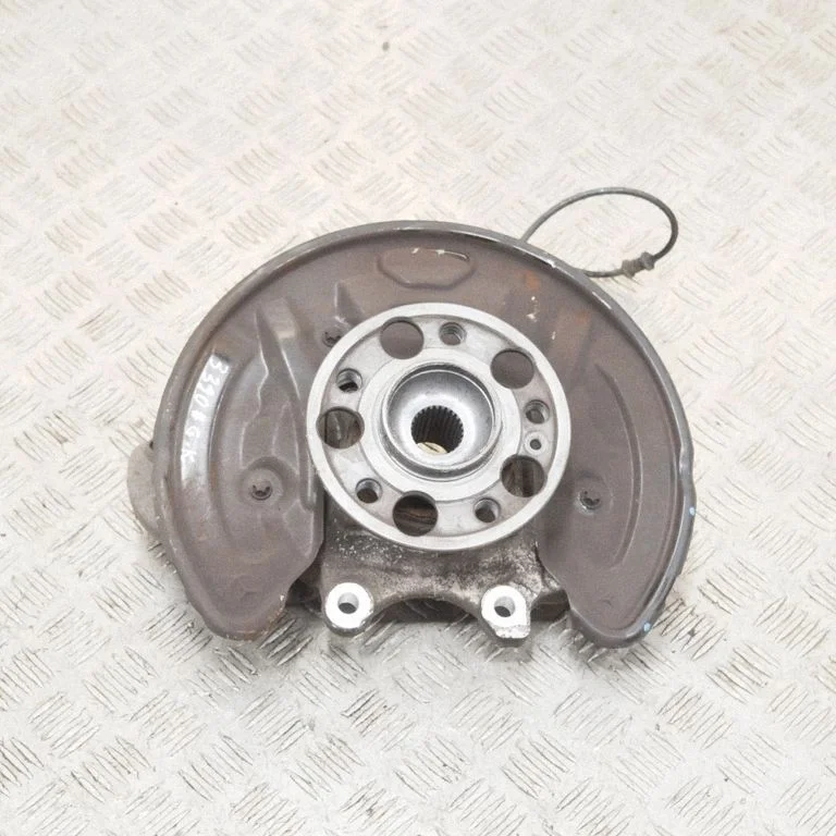 Rear wheel hub – left