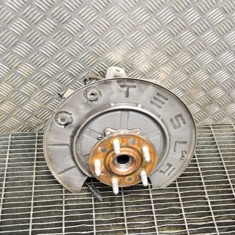 Rear wheel hub – Tesla Model S (2012-)