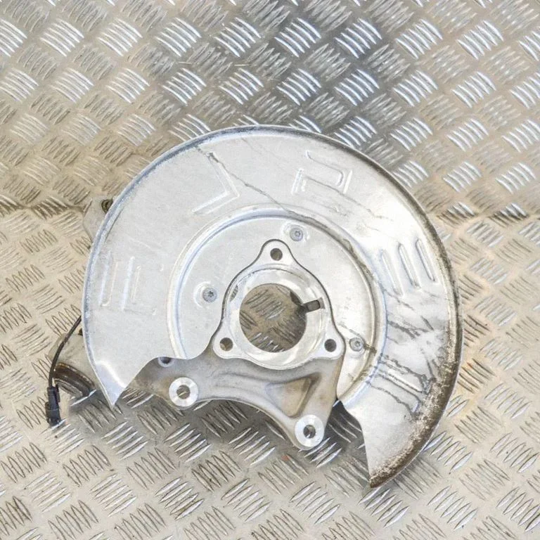 Rear wheel hub 1044665B