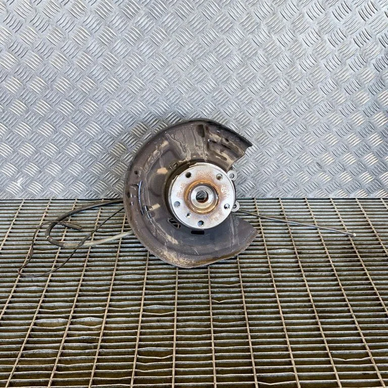 Rear wheel hub 6857639