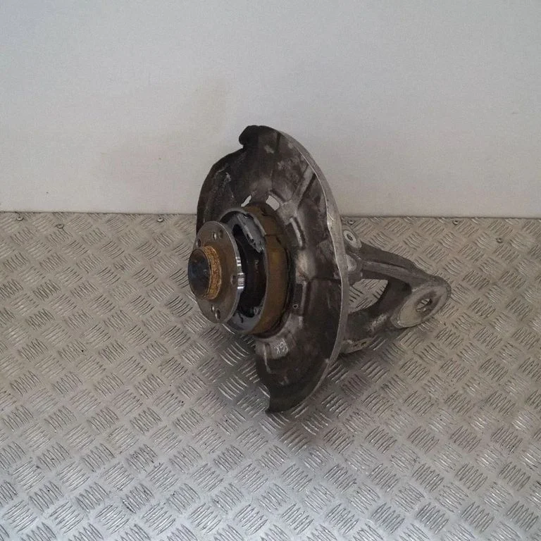 Rear wheel hub 6857982