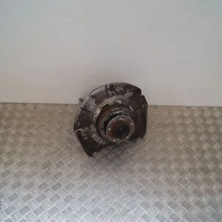 Rear wheel hub 6857982