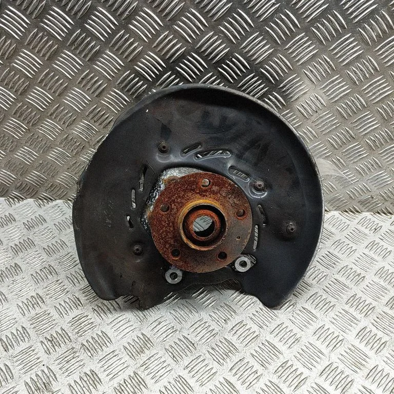 Tagumine rumm – Audi A8 S8 D4 4H (2010-2016)