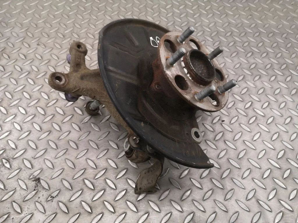 Rear wheel hub – right