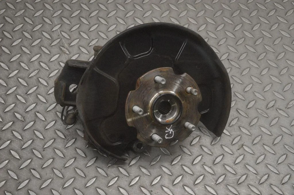 Rear wheel hub – left