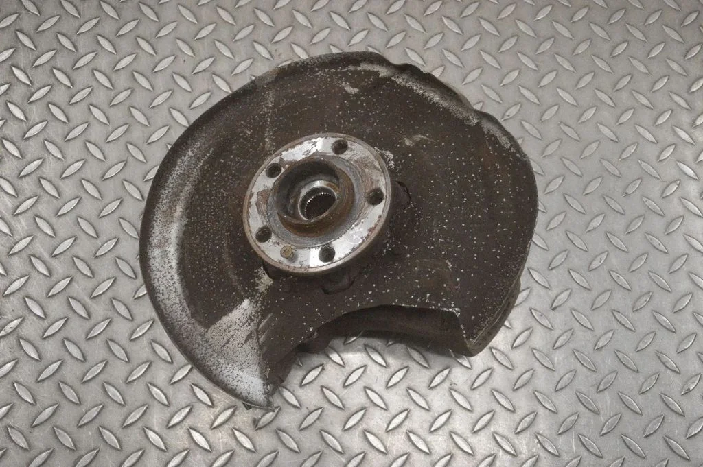 Rear wheel hub – left