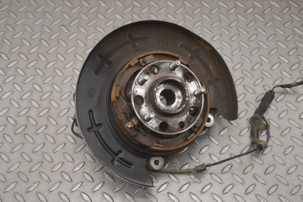 Tagumine rumm 9F25631AF